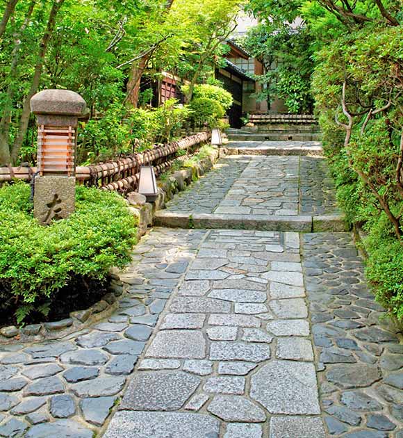 料亭左阿彌 玄関アプローチ